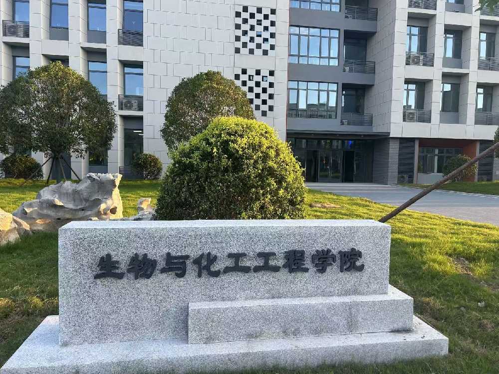 万宁市扬州职业大学体育场高杆灯项目